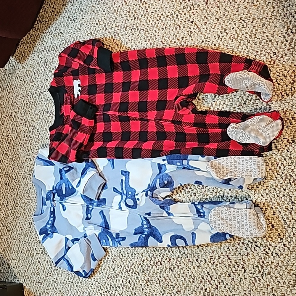 Carter's pajamas set